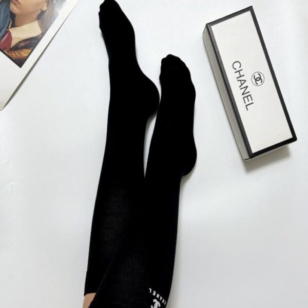 réplica,joyas,joyería,1:1,replica,fake,lujo,barato [Un par por caja] Calcetines altos hasta la rodilla de algodón puro con el clásico logo de la doble C de Chanel (SASJB)