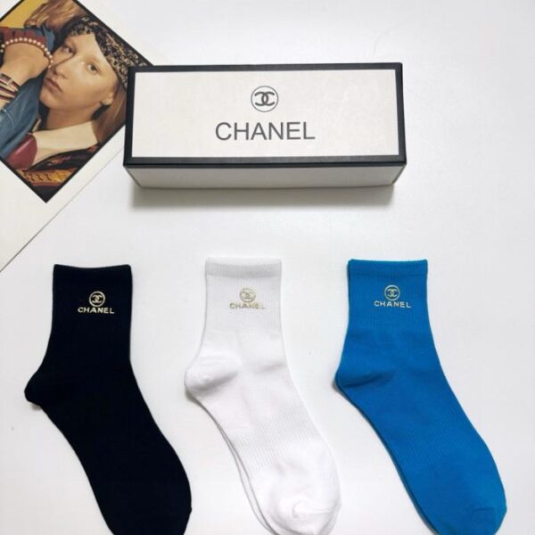 réplica,joyas,joyería,1:1,replica,fake,lujo,barato [Dos pares por caja] Calcetines Chanel clásicos con logo, 100% algodón, hasta media pantorrilla (RQXG9)