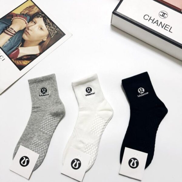 réplica,joyas,joyería,1:1,replica,fake,lujo,barato [3 pares por caja] Calcetines Chanel clásicos con logo, de algodón puro, hasta media pantorrilla (7B6FA)