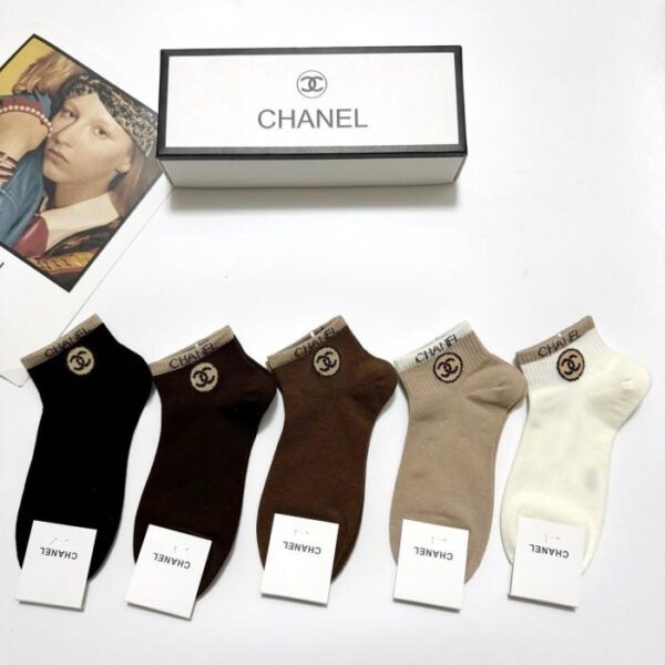 réplica,joyas,joyería,1:1,replica,fake,lujo,barato 【5 pares por caja】 Calcetines Chanel clásicos con logo hasta media pantorrilla, confeccionados en puro algodón (ZBIB1)