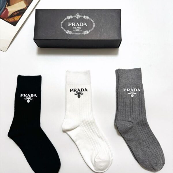 réplica,joyas,joyería,1:1,replica,fake,lujo,barato [Un par por caja] Calcetines Chanel clásicos de algodón hasta media pantorrilla con logo (28CLQ)