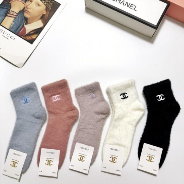 réplica,joyas,joyería,1:1,replica,fake,lujo,barato 【5 pares por caja】Calcetines tobilleros de forro polar de visón con el logo clásico de MIUMIU (HFAUX)