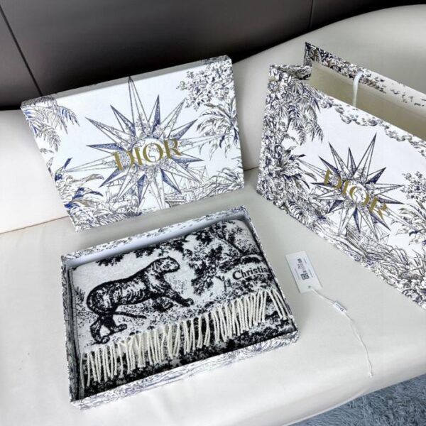 réplica,joyas,joyería,1:1,replica,fake,lujo,barato Nuevo pañuelo con estampado Sauvage Toile de Jouy de Dior (NJMEI)