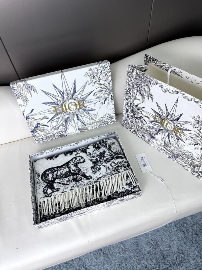réplica,joyas,joyería,1:1,replica,fake,lujo,barato réplica,joyas,joyería,1:1,replica,fake,lujo,barato Nuevo pañuelo con estampado Sauvage Toile de Jouy de Dior (NJMEI)