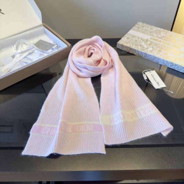 réplica,joyas,joyería,1:1,replica,fake,lujo,barato Nueva llegada de Dior Otoño/Invierno: Nuevas prendas de punto con estampado de letras (254ZW)