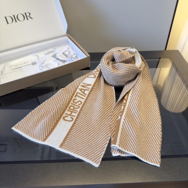 réplica,joyas,joyería,1:1,replica,fake,lujo,barato Nueva llegada de Dior Otoño/Invierno: Nuevas prendas de punto con estampado de letras (7BJ77)