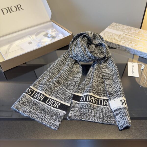 réplica,joyas,joyería,1:1,replica,fake,lujo,barato Novedades de Dior Otoño/Invierno: Nuevas prendas de punto con estampado de letras (UETKH)