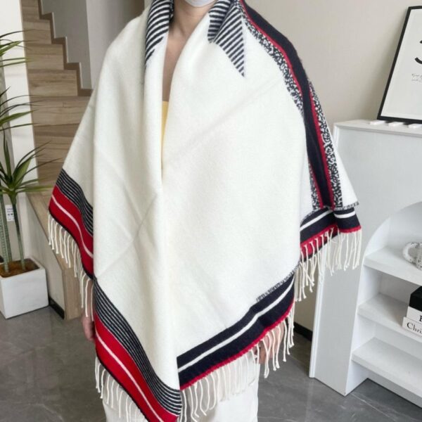 réplica,joyas,joyería,1:1,replica,fake,lujo,barato El último estampado de monograma de Dior: una manta tipo chal grande (SGKZ9)