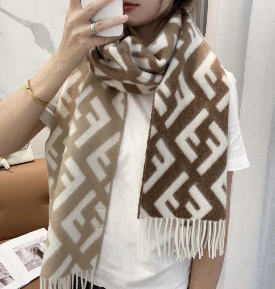 réplica,joyas,joyería,1:1,replica,fake,lujo,barato réplica,joyas,joyería,1:1,replica,fake,lujo,barato Bufanda de cachemir de doble cara con degradado de monograma Fendi (W3S7G)