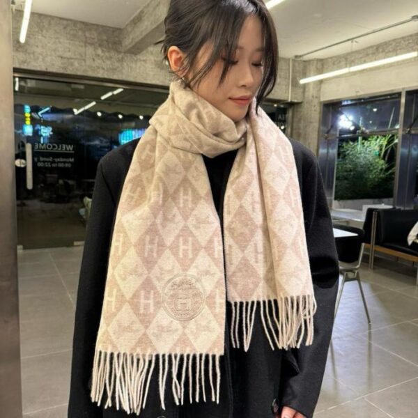 réplica,joyas,joyería,1:1,replica,fake,lujo,barato HERMES Paris Desfile de Moda Nuevo Pañuelo de Cachemira (3FB28)