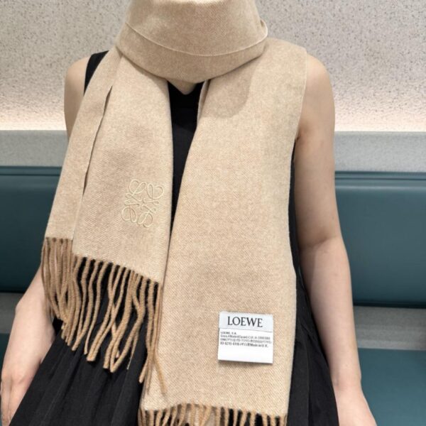réplica,joyas,joyería,1:1,replica,fake,lujo,barato El sitio web oficial de LOEWE presenta una nueva bufanda de cachemir de doble cara (WJDIW).