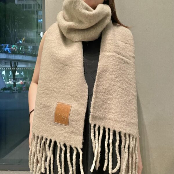 réplica,joyas,joyería,1:1,replica,fake,lujo,barato El nuevo pañuelo de mohair de Loewe (L82RJ)