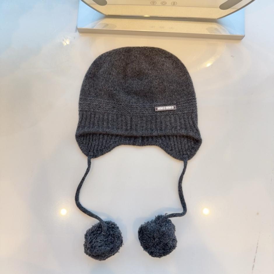 réplica,joyas,joyería,1:1,replica,fake,lujo,barato réplica,joyas,joyería,1:1,replica,fake,lujo,barato Nueva gorra de Margiela para otoño/invierno con orejeras de doble bola, 100% lana de alta calidad (YZUBX)