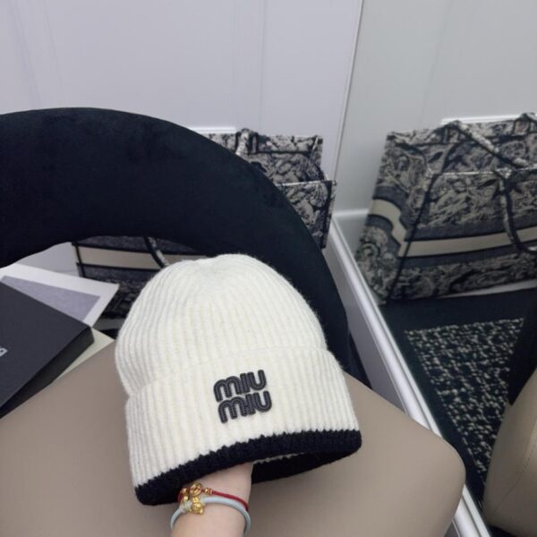 réplica,joyas,joyería,1:1,replica,fake,lujo,barato ¡El nuevo gorro de MIU MIU derrocha sofisticación! ¡Un color versátil perfecto para otoño e invierno! (43OAE)