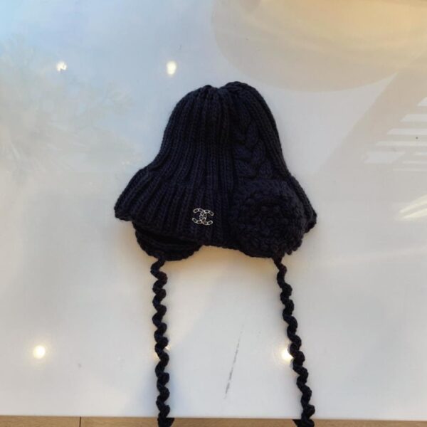 réplica,joyas,joyería,1:1,replica,fake,lujo,barato Nueva llegada de Chanel Otoño/Invierno: Gorro de punto trenzado estilo japonés con orejeras (EDJSA)