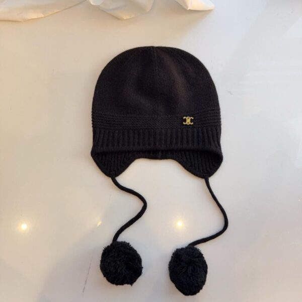 réplica,joyas,joyería,1:1,replica,fake,lujo,barato Nueva llegada de Chanel Otoño/Invierno: Gorro de punto trenzado estilo japonés con orejeras (EDJSA)