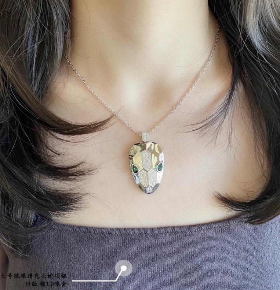 réplica,joyas,joyería,1:1,replica,fake,lujo,barato réplica,joyas,joyería,1:1,replica,fake,lujo,barato Boutique / Collar Bulgari con serpiente calva grande de ojos verdes (SJ6UO)