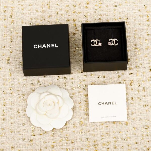 réplica,joyas,joyería,1:1,replica,fake,lujo,barato Boutique / Pendientes de corazón de esmalte blanco Chanel (1 unidad)