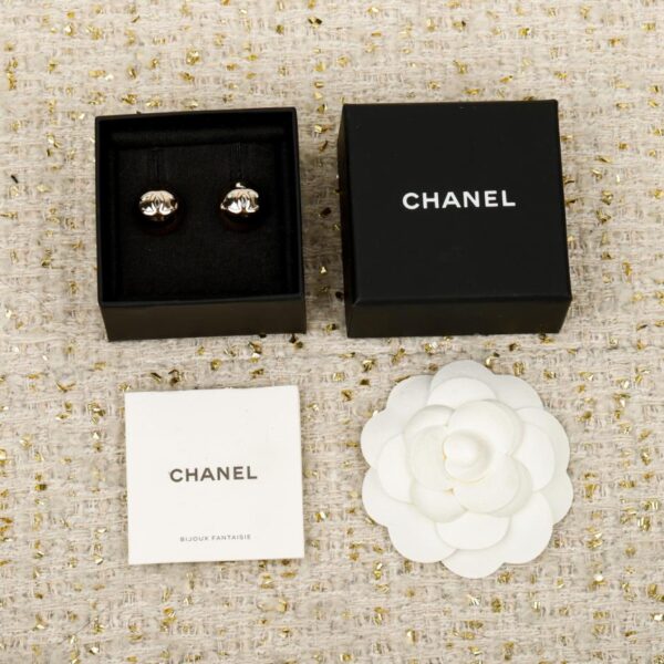 réplica,joyas,joyería,1:1,replica,fake,lujo,barato Boutique / Pendientes Chanel con forma de bola de metal en oro claro de 25 quilates y doble C (3CT7F)