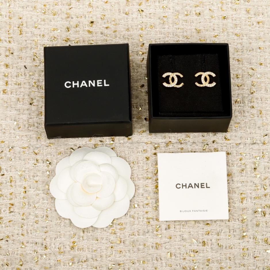réplica,joyas,joyería,1:1,replica,fake,lujo,barato réplica,joyas,joyería,1:1,replica,fake,lujo,barato Boutique / Pendientes Chanel de medio diamante y doble C (UG9G1)