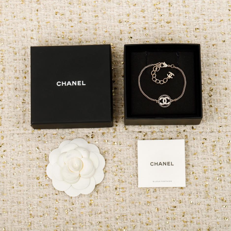 réplica,joyas,joyería,1:1,replica,fake,lujo,barato réplica,joyas,joyería,1:1,replica,fake,lujo,barato Boutique / Pulsera Chanel con doble C redonda y calada (ZQF34)