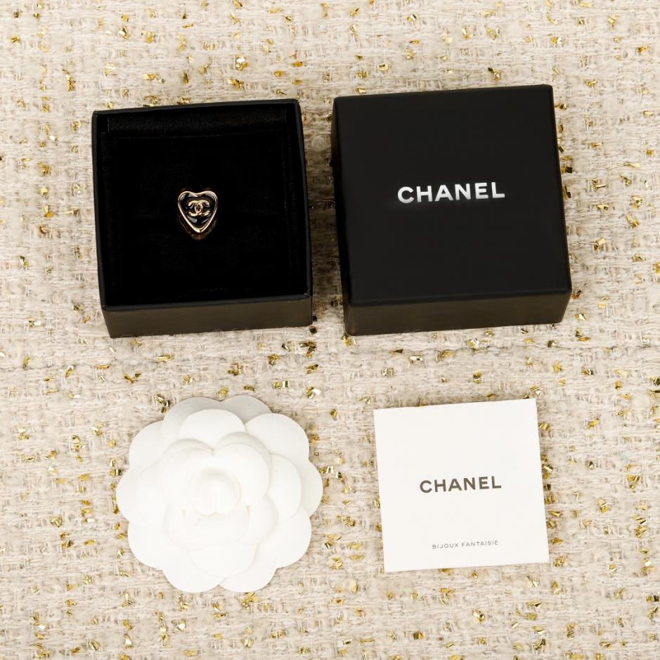 réplica,joyas,joyería,1:1,replica,fake,lujo,barato réplica,joyas,joyería,1:1,replica,fake,lujo,barato Boutique / Anillo Chanel de corazón negro y dorado (CCT0L)