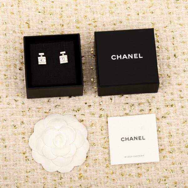 réplica,joyas,joyería,1:1,replica,fake,lujo,barato Boutique / Pendientes Chanel con frasco de perfume de esmalte blanco (BA8WS)