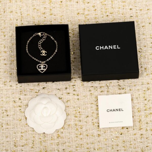 réplica,joyas,joyería,1:1,replica,fake,lujo,barato Boutique / Pendientes Chanel con doble C en forma de corazón en negro (9TOV1)