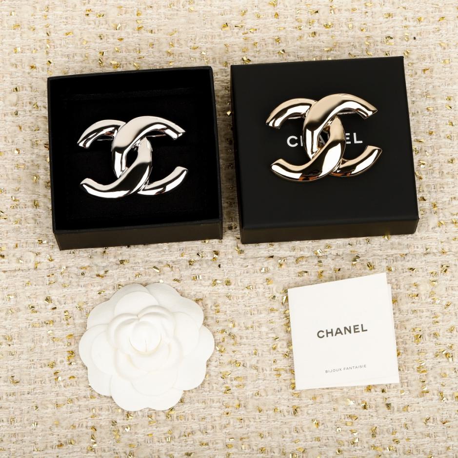 réplica,joyas,joyería,1:1,replica,fake,lujo,barato réplica,joyas,joyería,1:1,replica,fake,lujo,barato Boutique / Broche Chanel Smooth Double C (X69E5)