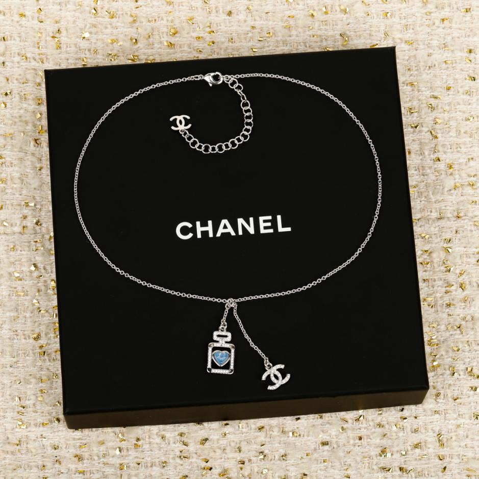 réplica,joyas,joyería,1:1,replica,fake,lujo,barato réplica,joyas,joyería,1:1,replica,fake,lujo,barato Boutique / Collar con frasco de perfume Chanel con forma de corazón azul (K30T6)