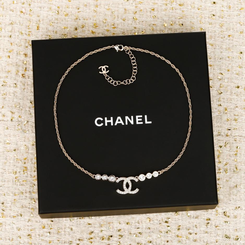 réplica,joyas,joyería,1:1,replica,fake,lujo,barato réplica,joyas,joyería,1:1,replica,fake,lujo,barato Boutique / Collar con colgante de doble C de Chanel con pequeño grano de oro (QE062)