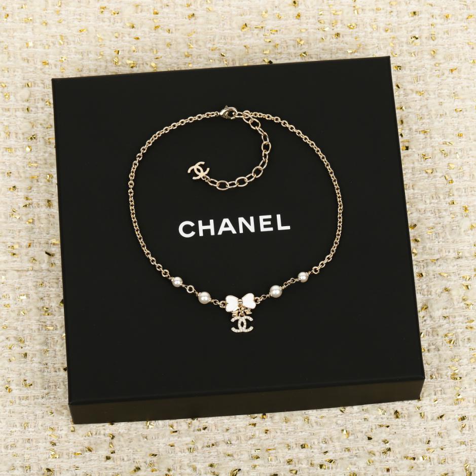 réplica,joyas,joyería,1:1,replica,fake,lujo,barato réplica,joyas,joyería,1:1,replica,fake,lujo,barato Boutique / Gargantilla con lazo de esmalte blanco de Chanel (IM8AD)