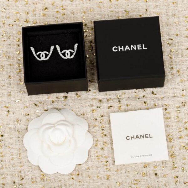 réplica,joyas,joyería,1:1,replica,fake,lujo,barato Boutique / Pendientes de botón con alas de Chanel con doble C y diamantes (9JW01)