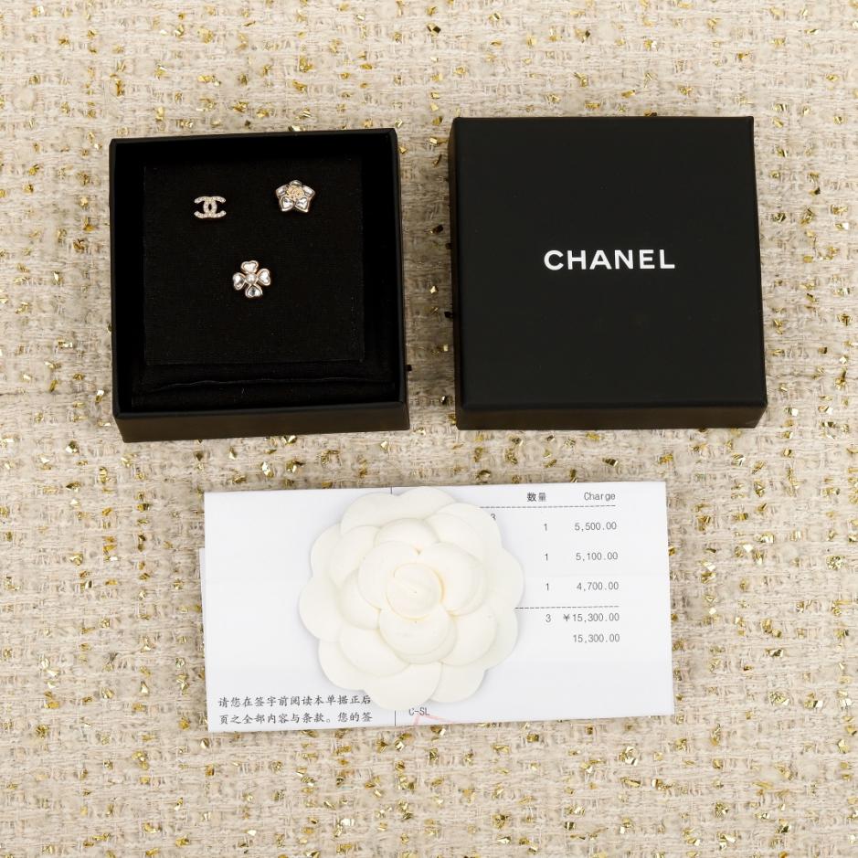 réplica,joyas,joyería,1:1,replica,fake,lujo,barato réplica,joyas,joyería,1:1,replica,fake,lujo,barato Boutique / Conjunto de tres piezas de Chanel: pendientes de trébol de cuatro hojas, estrella de cinco puntas y doble C (55O3G)