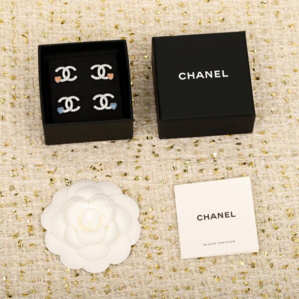 réplica,joyas,joyería,1:1,replica,fake,lujo,barato Boutique / Nuevos pendientes de principios de primavera: pendientes Chanel con concha y doble C (AKHOM)