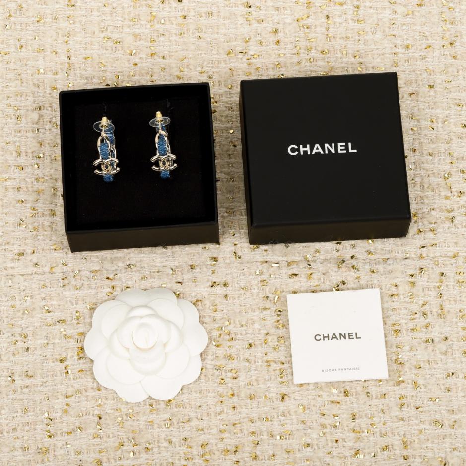 réplica,joyas,joyería,1:1,replica,fake,lujo,barato réplica,joyas,joyería,1:1,replica,fake,lujo,barato Boutique / Pendientes de mezclilla con cadena de cuero negro de Chanel: 25 piezas (50660)