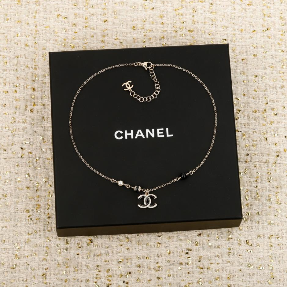 réplica,joyas,joyería,1:1,replica,fake,lujo,barato réplica,joyas,joyería,1:1,replica,fake,lujo,barato Boutique / Collar Chanel con doble C de esmalte negro (GH7G6)