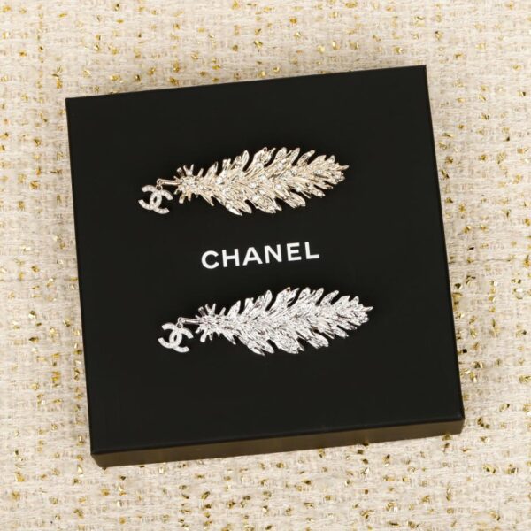réplica,joyas,joyería,1:1,replica,fake,lujo,barato Boutique / Broche con colgante de pluma de Chanel y doble C (1MYN1)