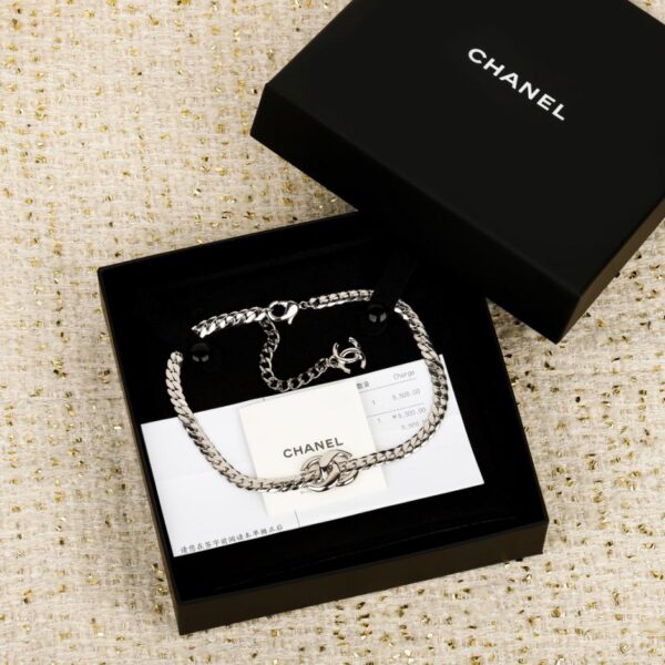 réplica,joyas,joyería,1:1,replica,fake,lujo,barato Boutique / Collar de perlas con botones acanalados giratorios y cepillados de Chanel (G1ZME)
