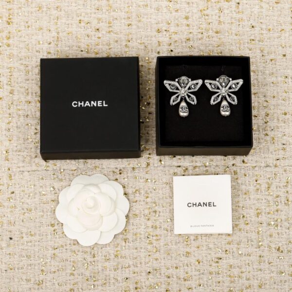 réplica,joyas,joyería,1:1,replica,fake,lujo,barato Boutique / Pendientes de clip con perlas y mariposa de Chanel (K0GMU)