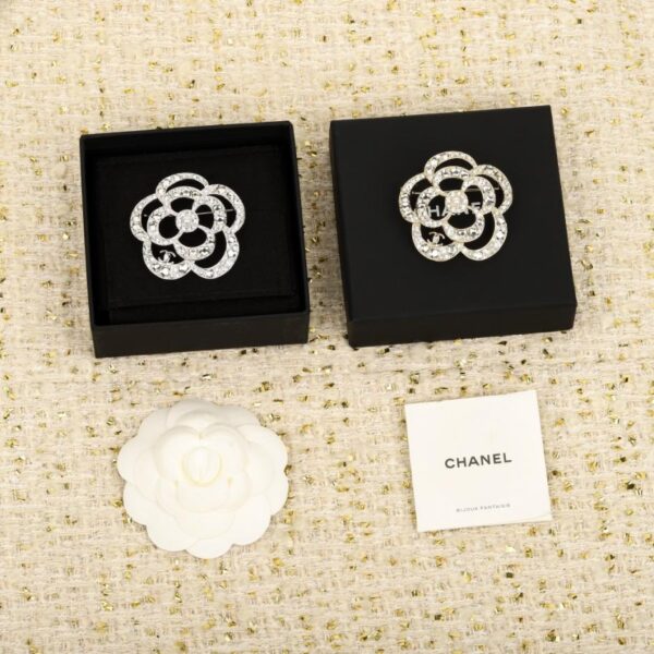 réplica,joyas,joyería,1:1,replica,fake,lujo,barato Boutique / Broche de camelia con estrella de cinco puntas en forma de corazón de Chanel: disponible en oro y plata, talla 25 (RG752)