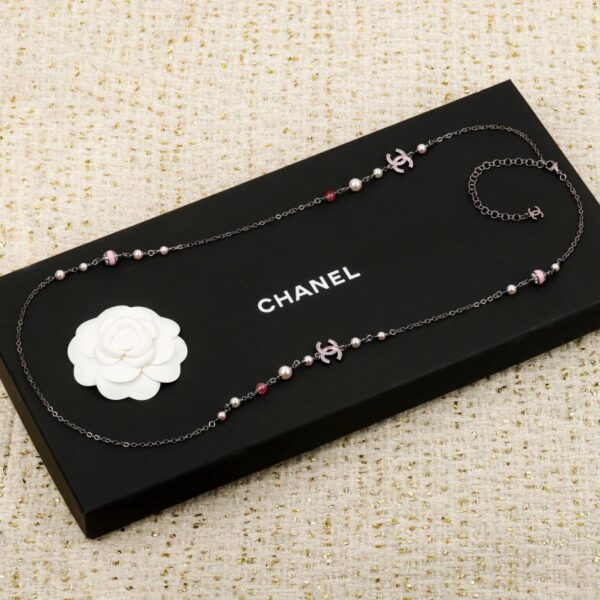 réplica,joyas,joyería,1:1,replica,fake,lujo,barato Boutique / Collar de suéter con esmalte negro y rosa de Chanel (ADKDN)