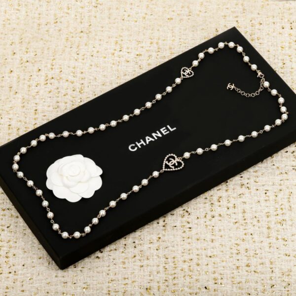 réplica,joyas,joyería,1:1,replica,fake,lujo,barato Boutique / Collar de suéter con corazón calado y perlas de Chanel (SOQ7S)