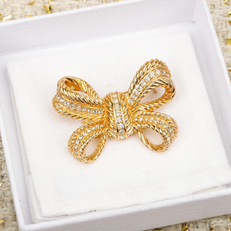 réplica,joyas,joyería,1:1,replica,fake,lujo,barato réplica,joyas,joyería,1:1,replica,fake,lujo,barato Broche de lazo 3D con diamantes retorcidos de Dior (97QQU)