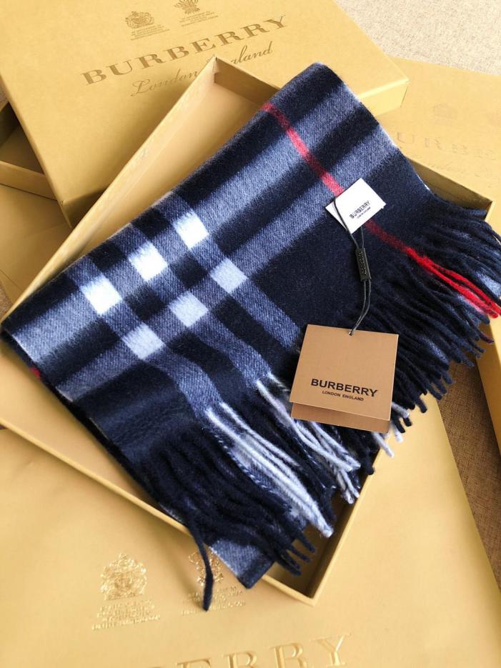 réplica,joyas,joyería,1:1,replica,fake,lujo,barato réplica,joyas,joyería,1:1,replica,fake,lujo,barato Bufanda clásica de cachemir a cuadros con estampado de ondas profundas de Burberry en azul marino (0I7VT)