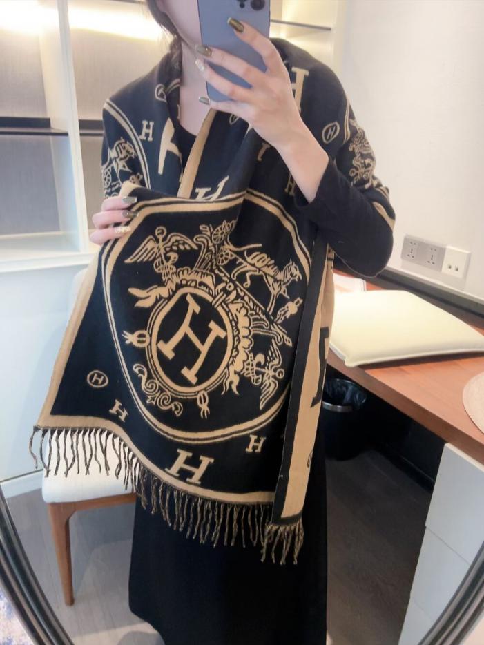 réplica,joyas,joyería,1:1,replica,fake,lujo,barato réplica,joyas,joyería,1:1,replica,fake,lujo,barato Bufanda Hermès, tejida a mano con un patrón colorido (GGTWB)