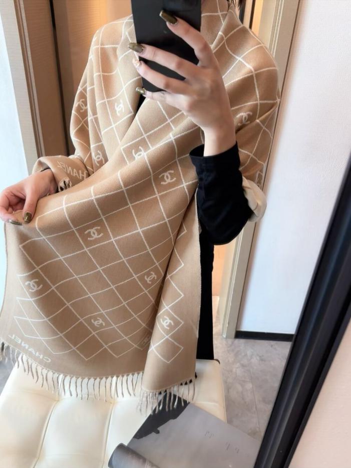 réplica,joyas,joyería,1:1,replica,fake,lujo,barato réplica,joyas,joyería,1:1,replica,fake,lujo,barato Chal con estampado acolchado clásico de CHANEL y logotipo de doble C (3FHTN)