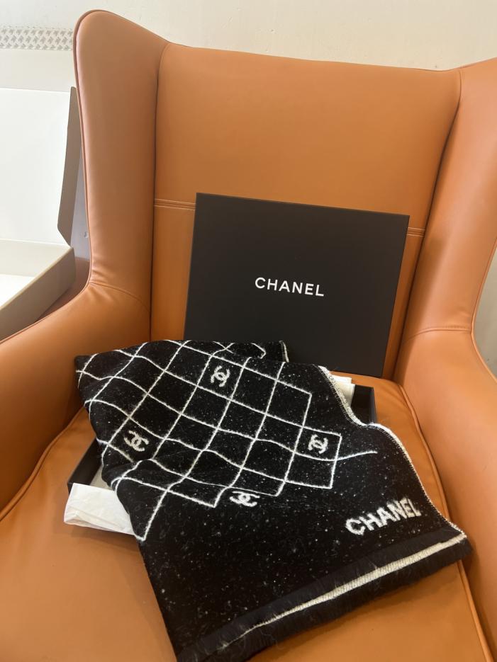 réplica,joyas,joyería,1:1,replica,fake,lujo,barato réplica,joyas,joyería,1:1,replica,fake,lujo,barato Chal con estampado acolchado clásico de CHANEL y logotipo de doble C (SH7DH)