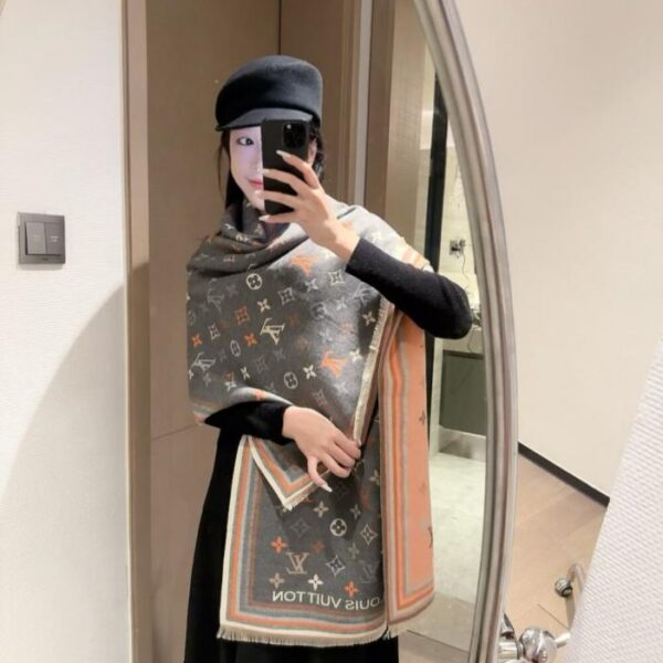 réplica,joyas,joyería,1:1,replica,fake,lujo,barato La última bufanda Cruise de invierno de Louis Vuitton (J3VW2) con un sutil patrón jacquard.