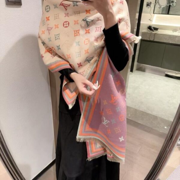 réplica,joyas,joyería,1:1,replica,fake,lujo,barato El último estilo de la boutique Louis Vuitton: Bufanda Cruise de invierno con un sutil jacquard (JEIMJ)